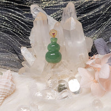 Load image into Gallery viewer, 1027 碧玉和田玉葫蘆造型18k扣頭吊墜
