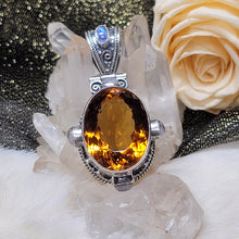 Load image into Gallery viewer, 1054 焦糖色巴西黃水晶+藍月亮S925純銀吊墜
