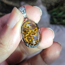 Load image into Gallery viewer, 1253 針鐵礦925銀包邊吊墜
