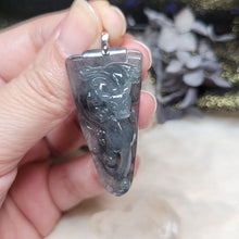 Load image into Gallery viewer, 1258 A貨翡翠冰烏雞翡翠龍牌吊墜
