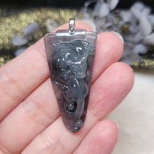 Load image into Gallery viewer, 1258 A貨翡翠冰烏雞翡翠龍牌吊墜
