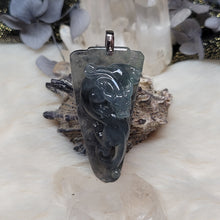 Load image into Gallery viewer, 1258 A貨翡翠冰烏雞翡翠龍牌吊墜
