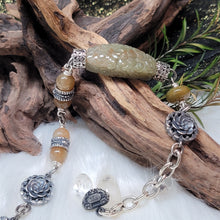 Load image into Gallery viewer, 1222 A貨翡翠秋香綠灑金銀手鏈
