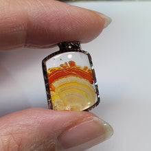 Load image into Gallery viewer, 1263 巴西錦鯉紅膠花925銀包邊吊墜
