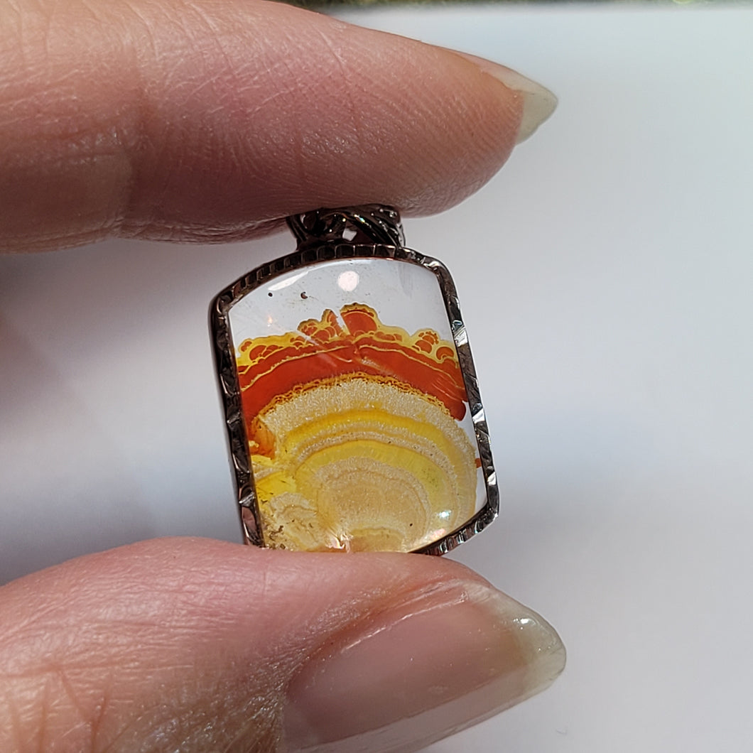 1263 巴西錦鯉紅膠花925銀包邊吊墜