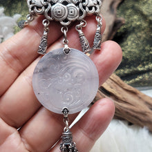 Load image into Gallery viewer, 1276 A貨翡翠烏雞圓牌925銀扣頭吊墜
