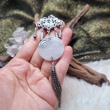 Load image into Gallery viewer, 1276 A貨翡翠烏雞圓牌925銀扣頭吊墜
