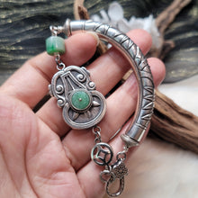 Load image into Gallery viewer, 1242 A貨翡翠绿扣子銀手鏈
