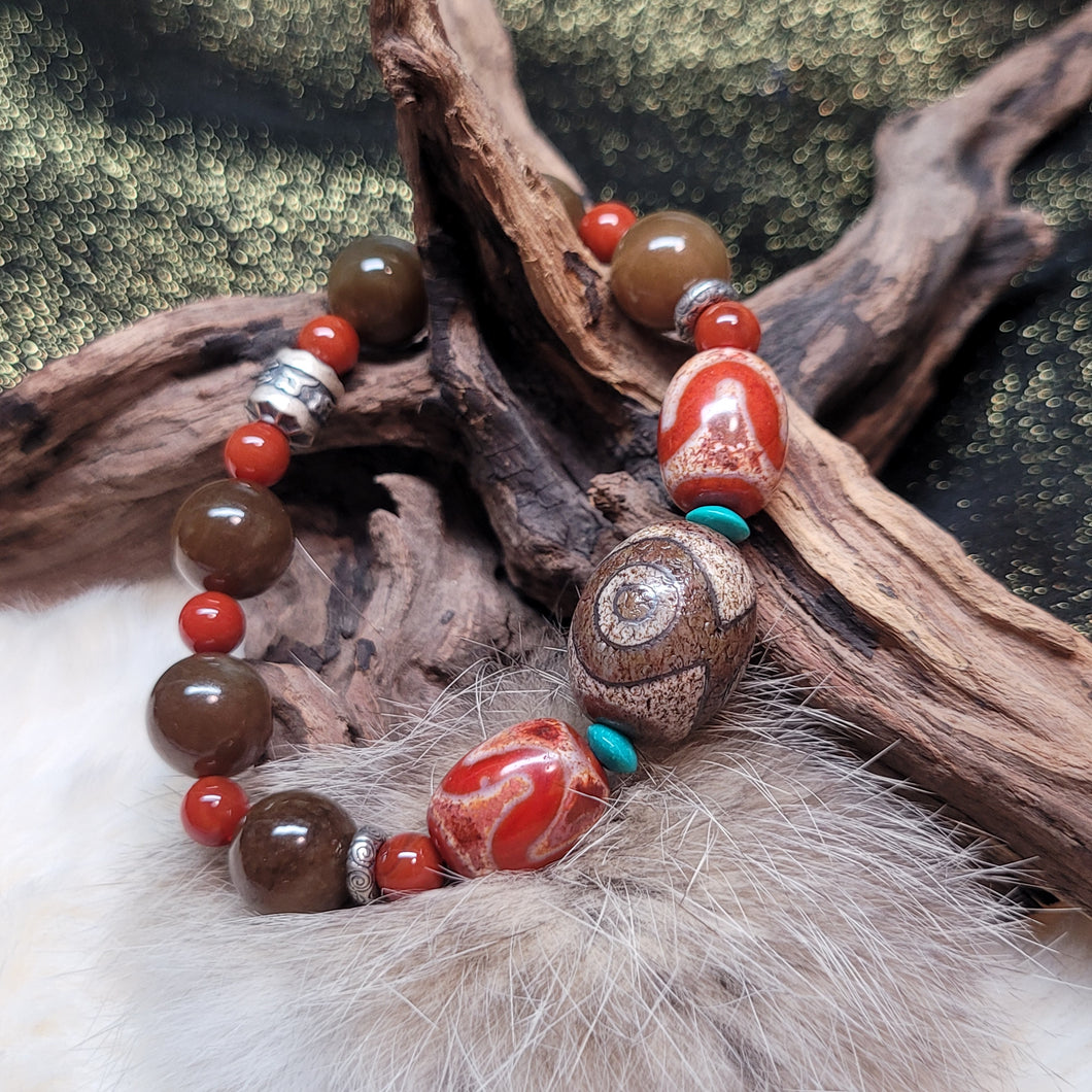 0400 象雄三眼紅白虎牙糖料和田玉多寶手串