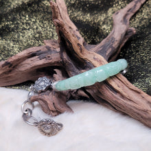 Load image into Gallery viewer, 1197 綠翡花花雕刻925銀手鏈
