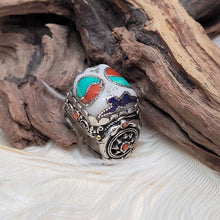 Load image into Gallery viewer, 0862  白珊瑚鑲嵌重工設計戒指
