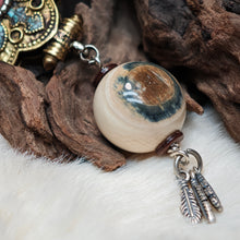 Load image into Gallery viewer, 1062 猛獁藍眼睛銅製鑲嵌款吊墜
