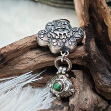 Load image into Gallery viewer, 1053  如意結復古銀吊墜
