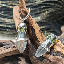 Load image into Gallery viewer, 1179 白水晶橄欖石925銀耳飾
