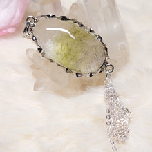 Load image into Gallery viewer, 0505 青綠碧璽S925純銀包邊流蘇吊墜
