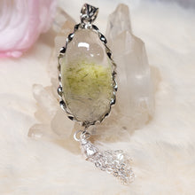 Load image into Gallery viewer, 0785 青綠碧璽S925純銀包邊流蘇吊墜
