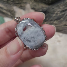 Load and play video in Gallery viewer, 0798 星光藍兔毛設計款S925純銀吊墜
